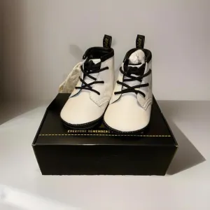 NEW! Dr. Martens Baby White Booties Size 3 Crib Shoes 1460 NIB