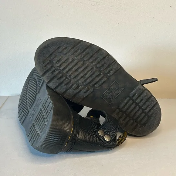 New Dr. Martens Clarissa II Quad Womens Size 7 Leather Platform Black Sandals