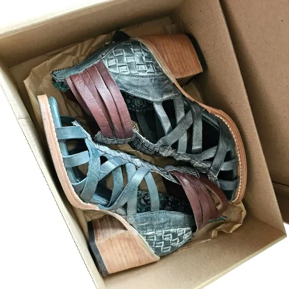 NEW Freebird by Steven Penny Block Heel Sandals Blue Leather Gladiator Style