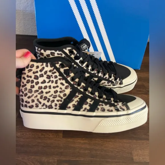 New in box Adidas shoes size 8.5 Nizza Platform Mid cheetah print sneakers 🖤🤎