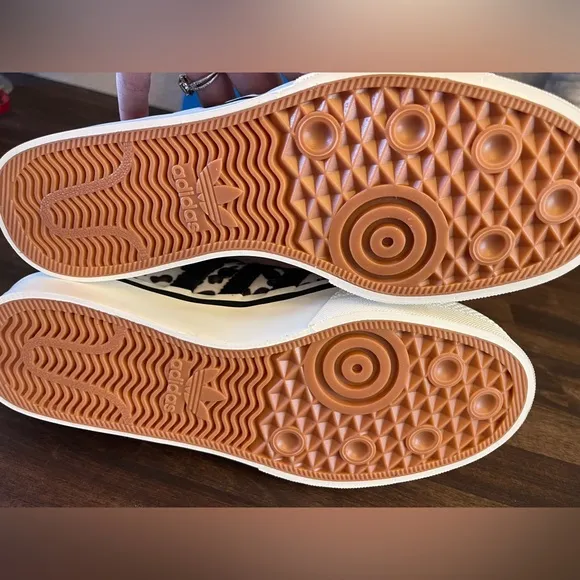 New in box Adidas shoes size 8.5 Nizza Platform Mid cheetah print sneakers 🖤🤎
