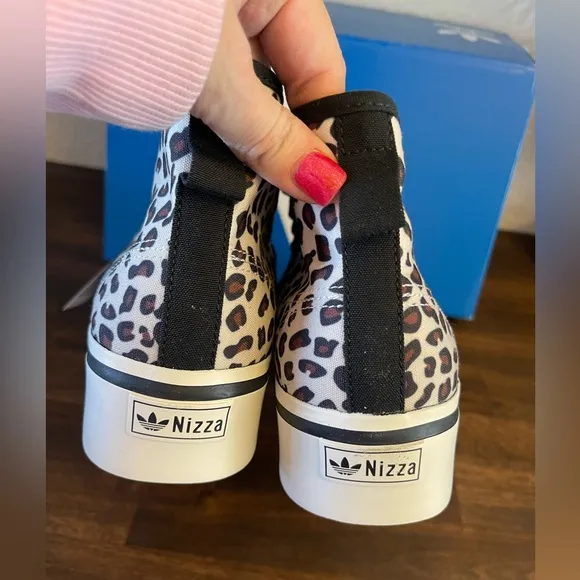 New in box Adidas shoes size 8.5 Nizza Platform Mid cheetah print sneakers 🖤🤎