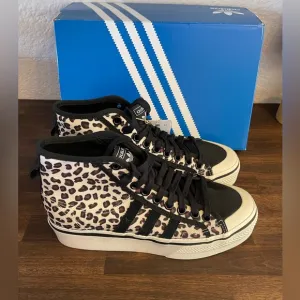 New in box Adidas shoes size 8.5 Nizza Platform Mid cheetah print sneakers 🖤🤎