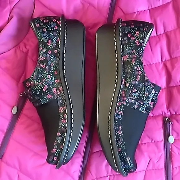 New In Box! Alegria Women's Black Floral Shoes Size 39