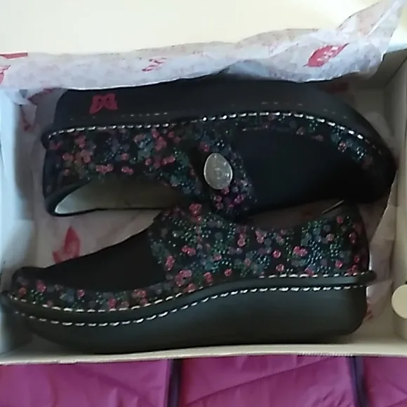 New In Box! Alegria Women's Black Floral Shoes Size 39