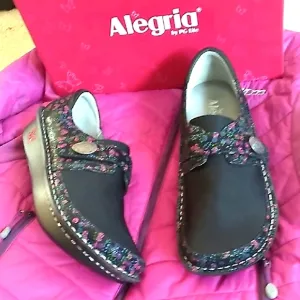 New In Box! Alegria Women's Black Floral Shoes Size 39