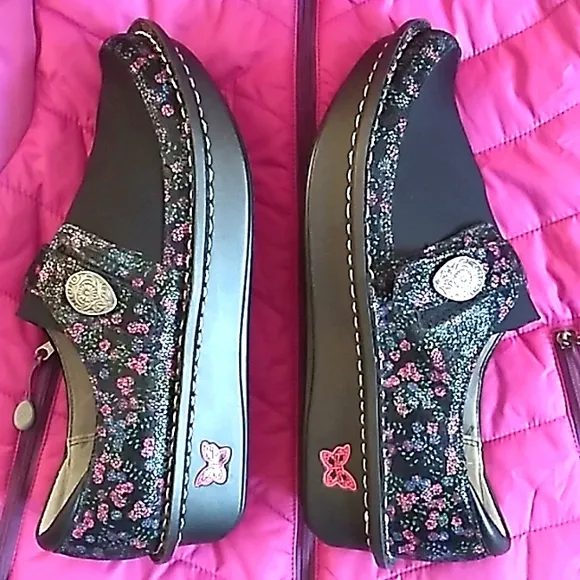 New In Box! Alegria Women's Black Floral Shoes Size 39
