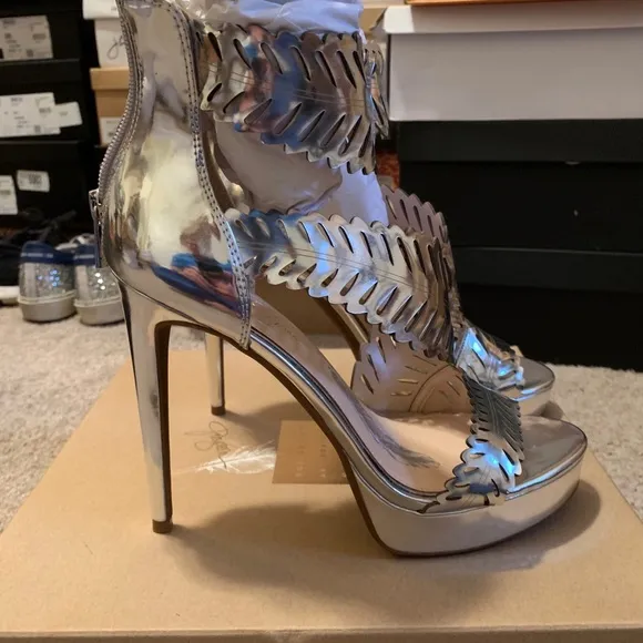 NEW JESSICA SIMPSON AZURE SILVER PLATFORM HEEL 9.5