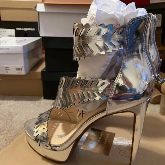NEW JESSICA SIMPSON AZURE SILVER PLATFORM HEEL 9.5