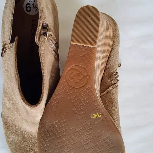 New Lucky Brand Women's Tan Suede Leather Wedge Ankle Boots Booties Size 6.5
