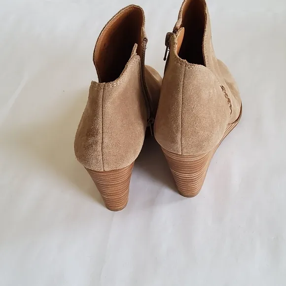New Lucky Brand Women's Tan Suede Leather Wedge Ankle Boots Booties Size 6.5