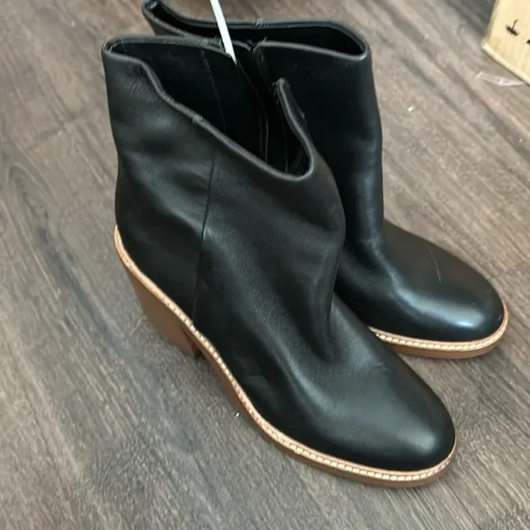 New! Marc Fisher ML Haleena Black Leather Ankle Boots - Size 9