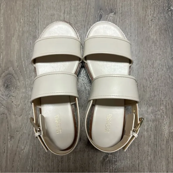 NEW MICHAEL Michael Kors Richie Logo Print Platform Sandals Size 7.5 Vanilla
