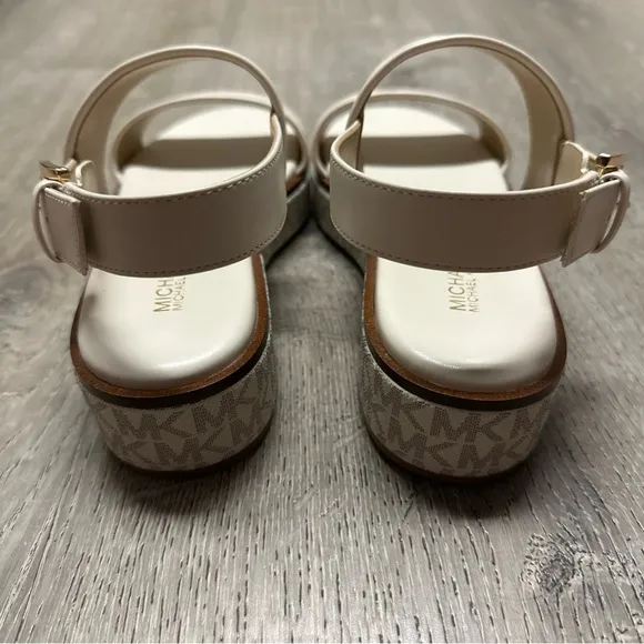 NEW MICHAEL Michael Kors Richie Logo Print Platform Sandals Size 7.5 Vanilla