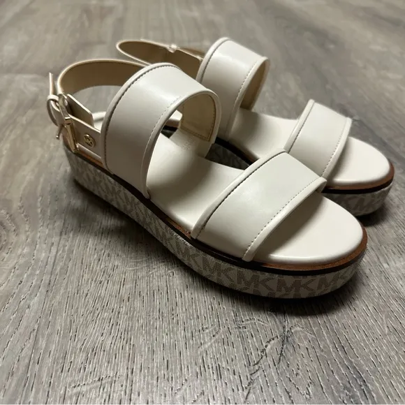 NEW MICHAEL Michael Kors Richie Logo Print Platform Sandals Size 7.5 Vanilla