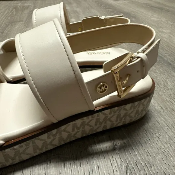 NEW MICHAEL Michael Kors Richie Logo Print Platform Sandals Size 7.5 Vanilla