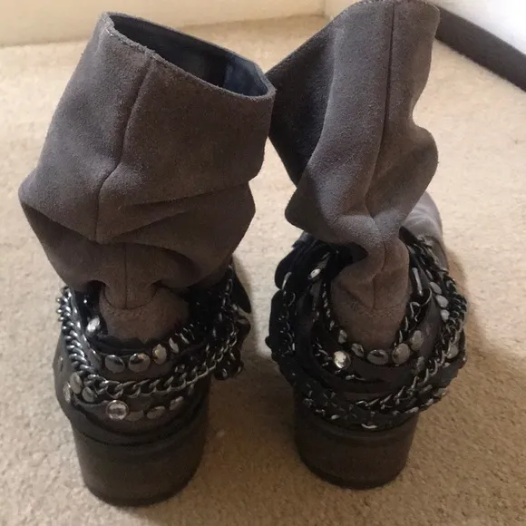 🌸NEW🌸 Moschino/Love Moschino Chain (Removable) Vintage Boots