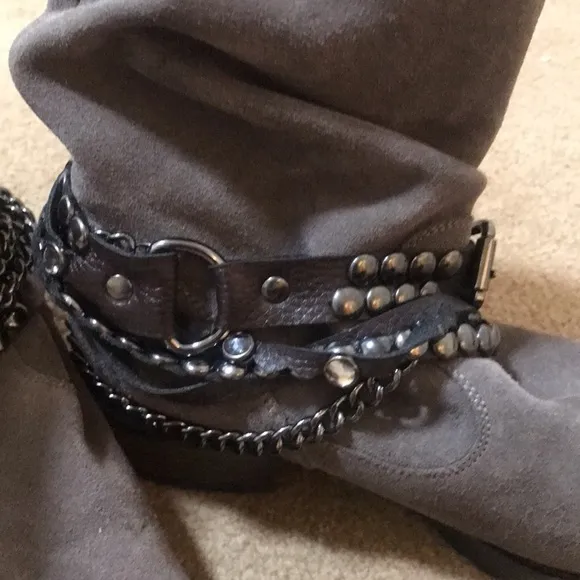 🌸NEW🌸 Moschino/Love Moschino Chain (Removable) Vintage Boots