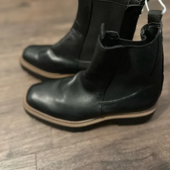 NEW Sam Edelman Black Laguna Chelsea Boot - Size 8