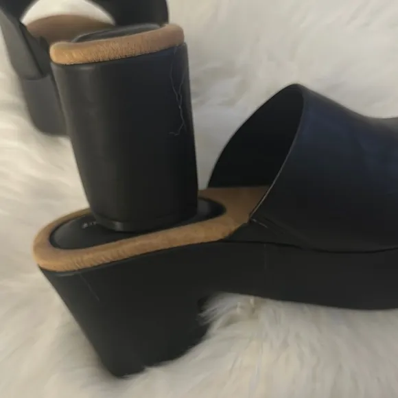 New Sincerely Jules Black and Tan Mules with Woven Texture