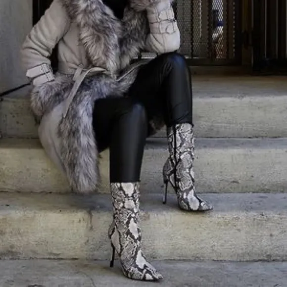 NEW Steve Madden Whimsy Python snake print heeled boots Size 7.5