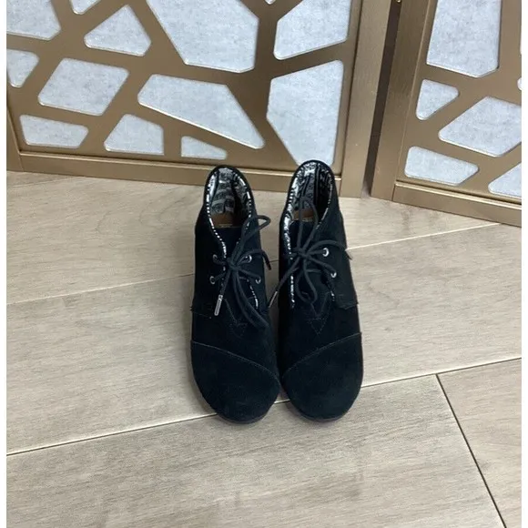 NEW TOMS Desert Wedge Bootie women black suede leather 6