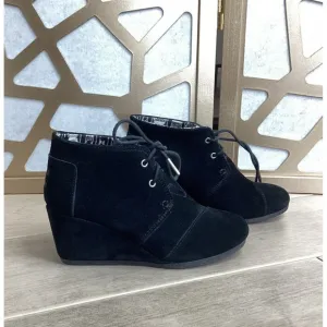 NEW TOMS Desert Wedge Bootie women black suede leather 6