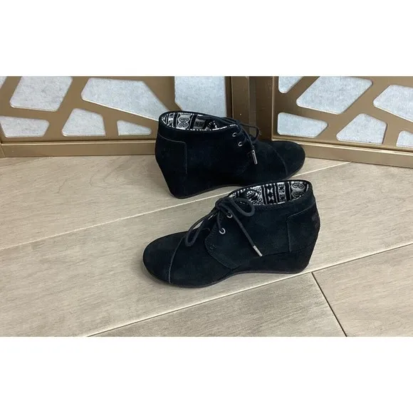 NEW TOMS Desert Wedge Bootie women black suede leather 6