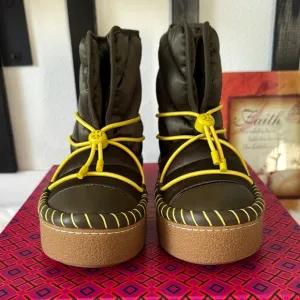 NEW Tory Burch Sleeping Bag sSize 7 Olive and Yellow Boots