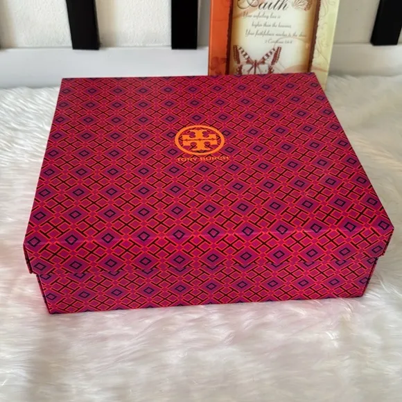 NEW Tory Burch Sleeping Bag sSize 7 Olive and Yellow Boots