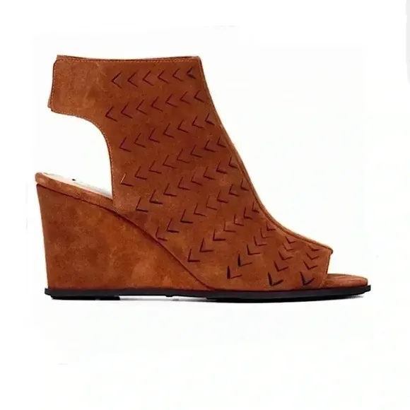 New Via Spiga Wedge Heel Sandals NWOT Brown Cognac Leather Suede