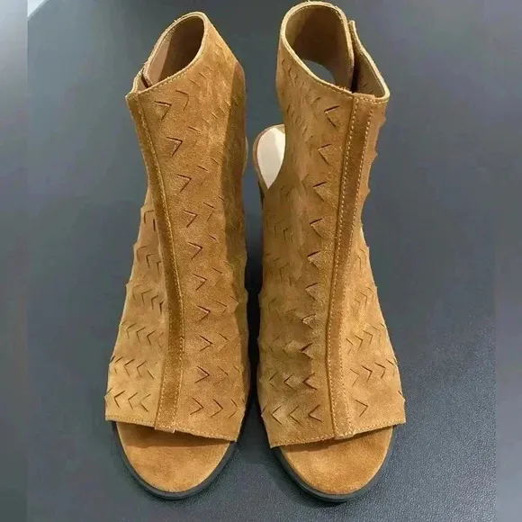 New Via Spiga Wedge Heel Sandals NWOT Brown Cognac Leather Suede