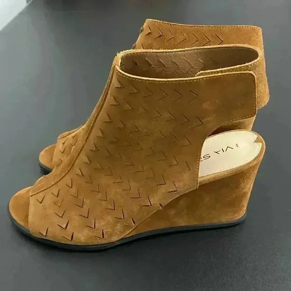 New Via Spiga Wedge Heel Sandals NWOT Brown Cognac Leather Suede