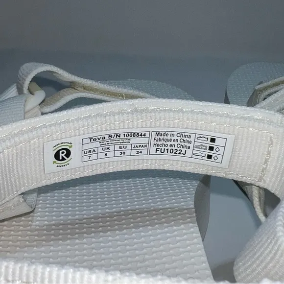 [NEW/BNIB] Teva White Flatform Platform Universal Sandals - US 7 / EU 38 / UK 5
