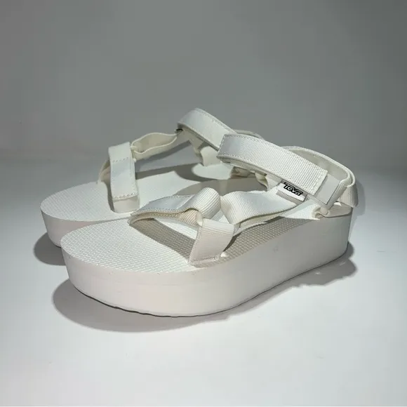 [NEW/BNIB] Teva White Flatform Platform Universal Sandals - US 7 / EU 38 / UK 5