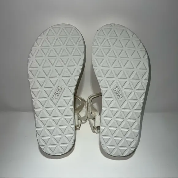 [NEW/BNIB] Teva White Flatform Platform Universal Sandals - US 7 / EU 38 / UK 5