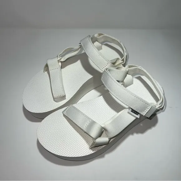 [NEW/BNIB] Teva White Flatform Platform Universal Sandals - US 7 / EU 38 / UK 5