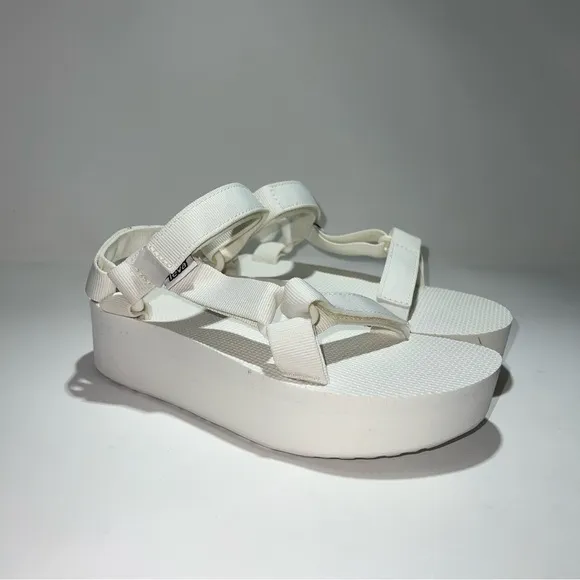 [NEW/BNIB] Teva White Flatform Platform Universal Sandals - US 7 / EU 38 / UK 5