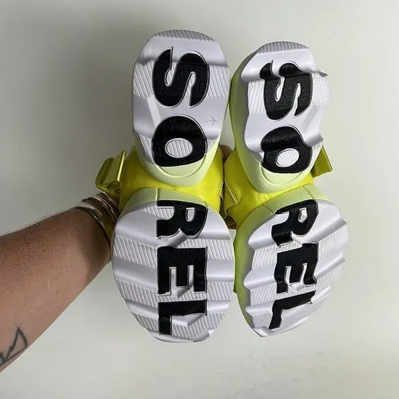 New Sorel Kinetic women’s size 8 neon yellow white athletic athleisure sandals