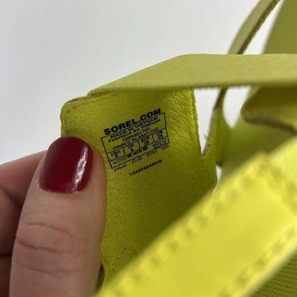 New Sorel Kinetic women’s size 8 neon yellow white athletic athleisure sandals