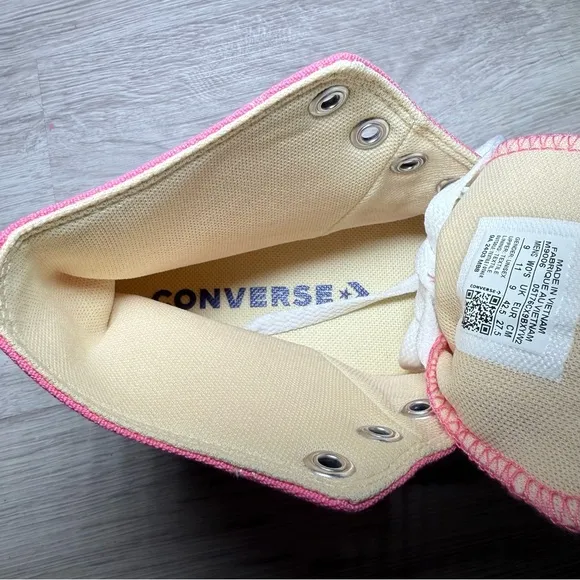 NIB Converse Chuck Taylor All Star High-Top Sneakers Pink Unisex Women’s 11