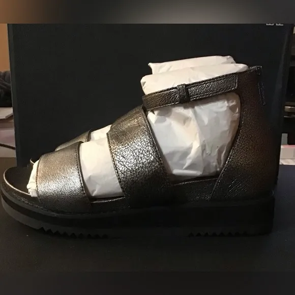 NIB Eileen Fisher Keno Silver Metallic Leather Platform Sandals 7.5 Medium