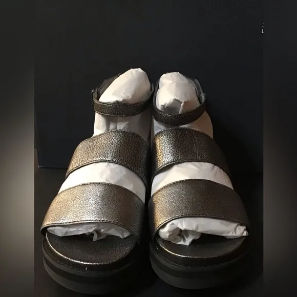 NIB Eileen Fisher Keno Silver Metallic Leather Platform Sandals 7.5 Medium
