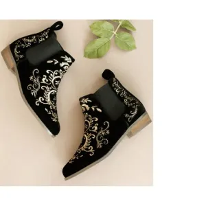 NIB Joyfloie Chelsea Boot in Black Embroidered Girls sz 2
