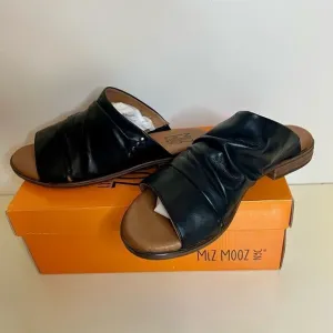 NIB - Miz Mooz DANDELION Wide Width  -size 40