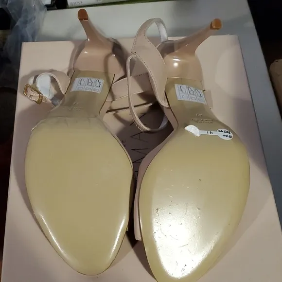 Nib Stele Women's Cream Sandals