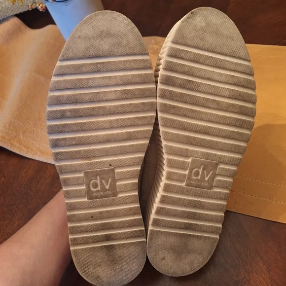 NICE Women's Bubbles DV dolce vita Cream Platform Sneakers