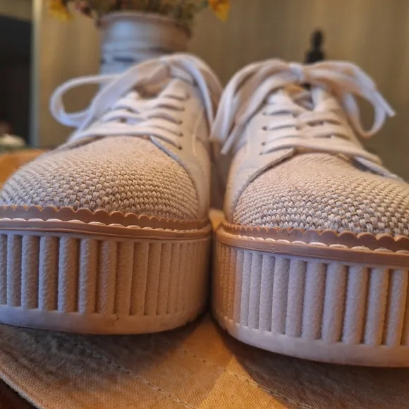 NICE Women's Bubbles DV dolce vita Cream Platform Sneakers