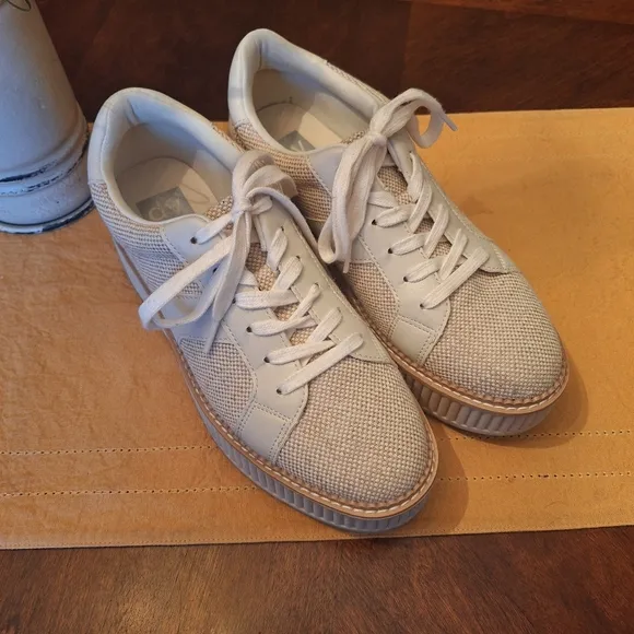 NICE Women's Bubbles DV dolce vita Cream Platform Sneakers