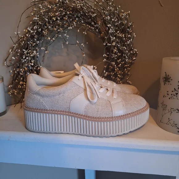 NICE Women's Bubbles DV dolce vita Cream Platform Sneakers